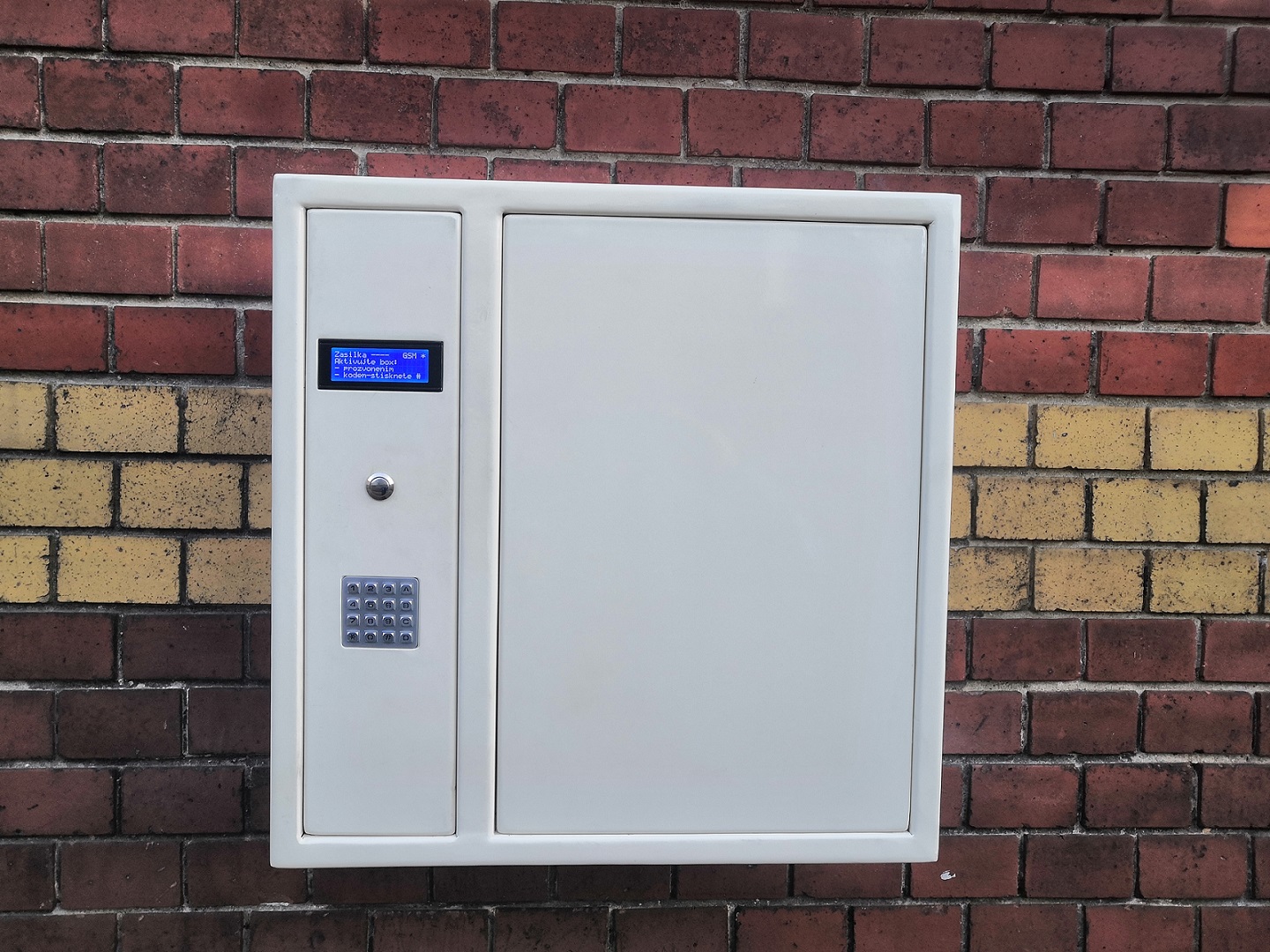 GSM Zásilkový Box - bezkontaktní příjem i výdej zásilek!